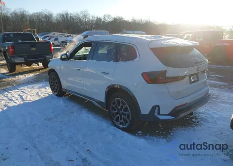 2024 BMW X1 xDrive28I z USA, uszkodzony, nr VIN WBX73EF03R5Y69947